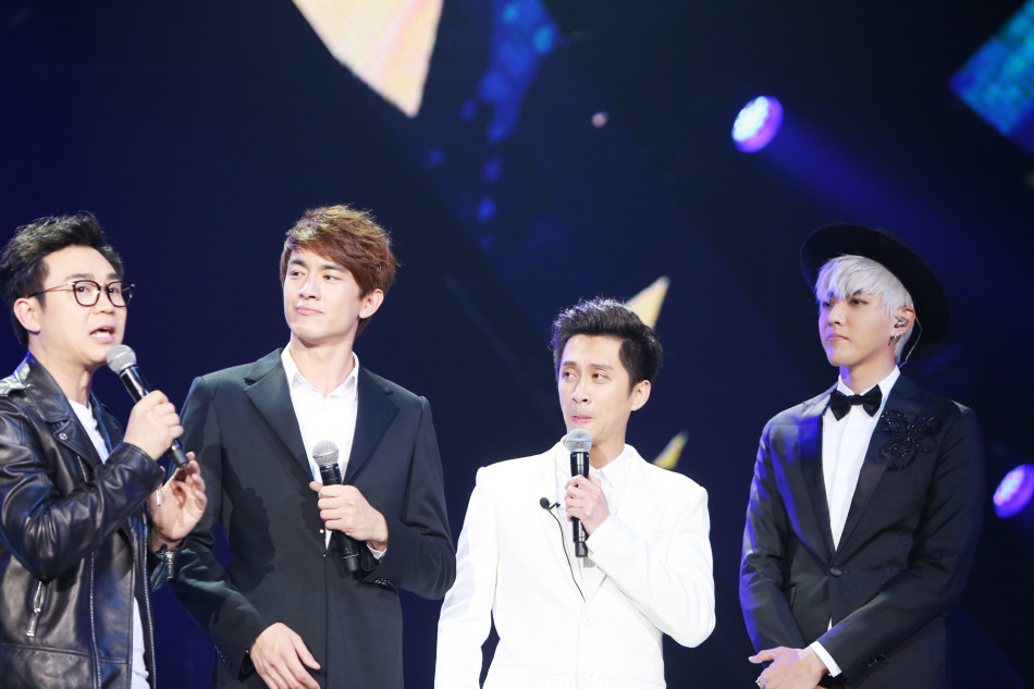 挑战者联盟第一季开场 704_1796221_372863.jpg