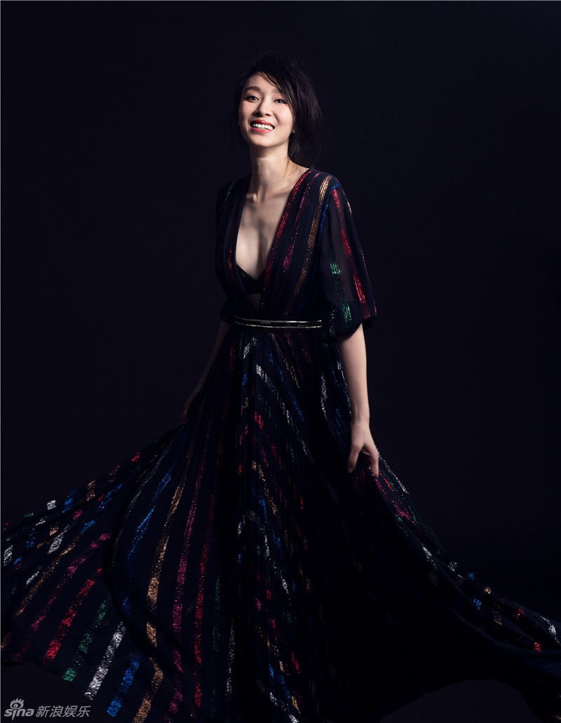 陈丽娜最新写真 优雅长裙演绎知性典范