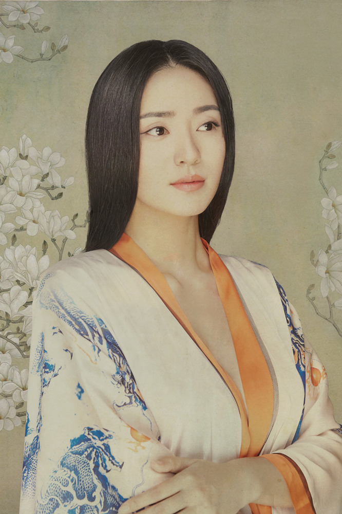 新浪娱乐讯 青年演员尹航于日前公布一组精致唯美的古风写真.