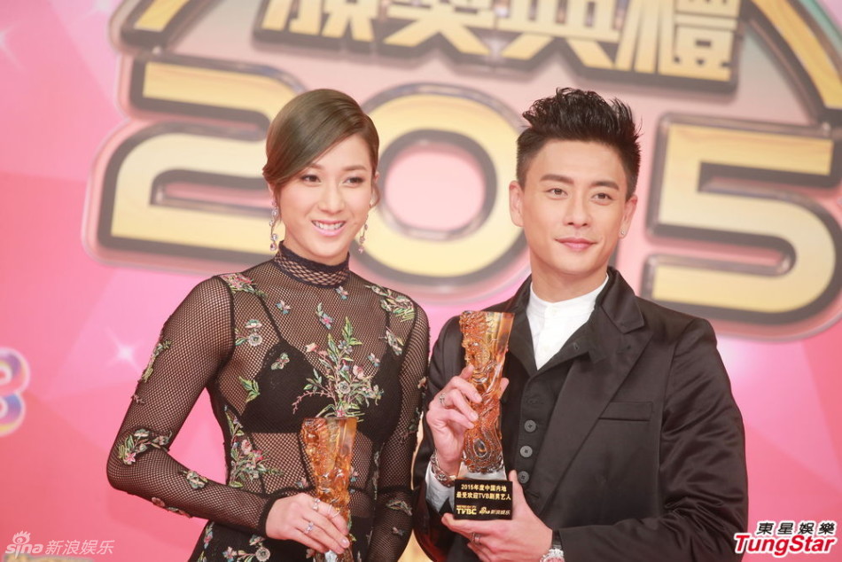 组图:黄宗泽钟嘉欣获TVB颁奖内地最受欢迎艺