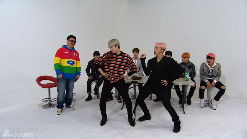 组图:金希澈跳EXID舞蹈 搞笑自称表情像Hani