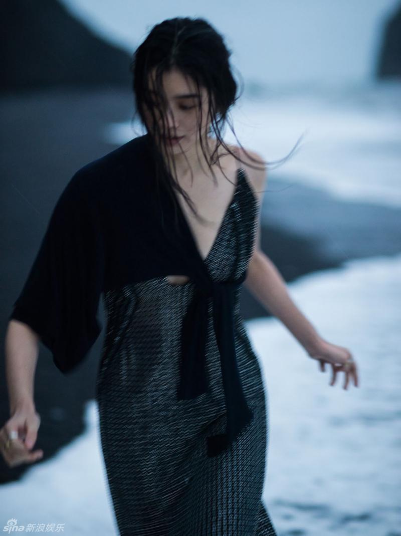 组图:维密超模奚梦瑶薄纱透视高贵冷艳