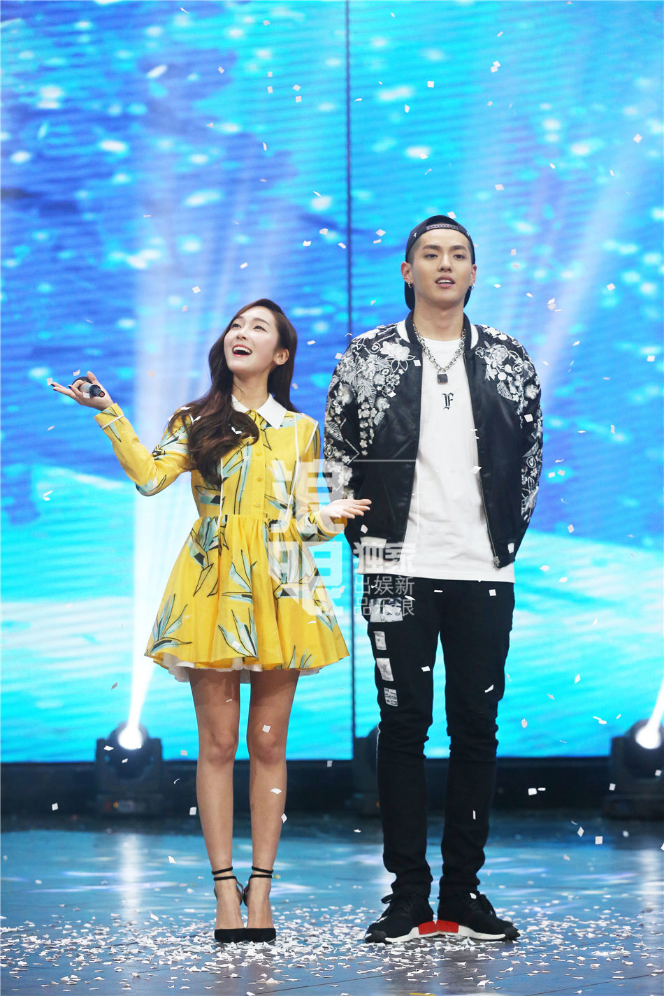 组图:吴亦凡郑秀妍《天天向上》甜蜜互动