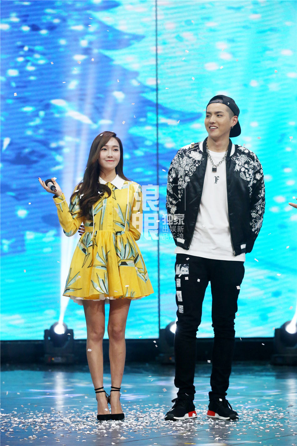 组图:吴亦凡郑秀妍《天天向上》甜蜜互动