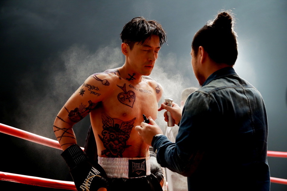 最美表演胡歌:不穿衣服演戏,有点害羞啊