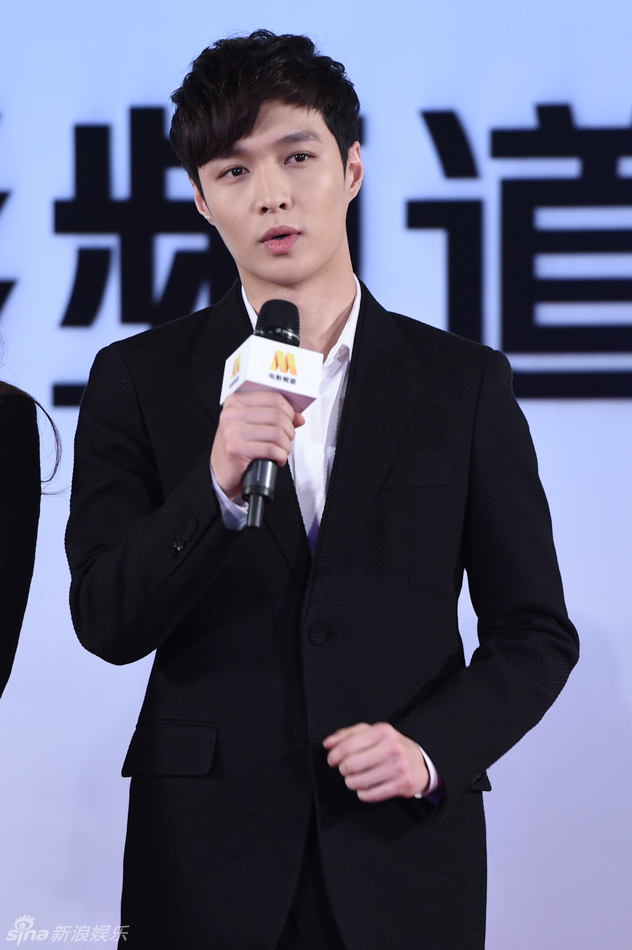 《闭嘴!爱吧》开机 张艺兴热衷长发美女