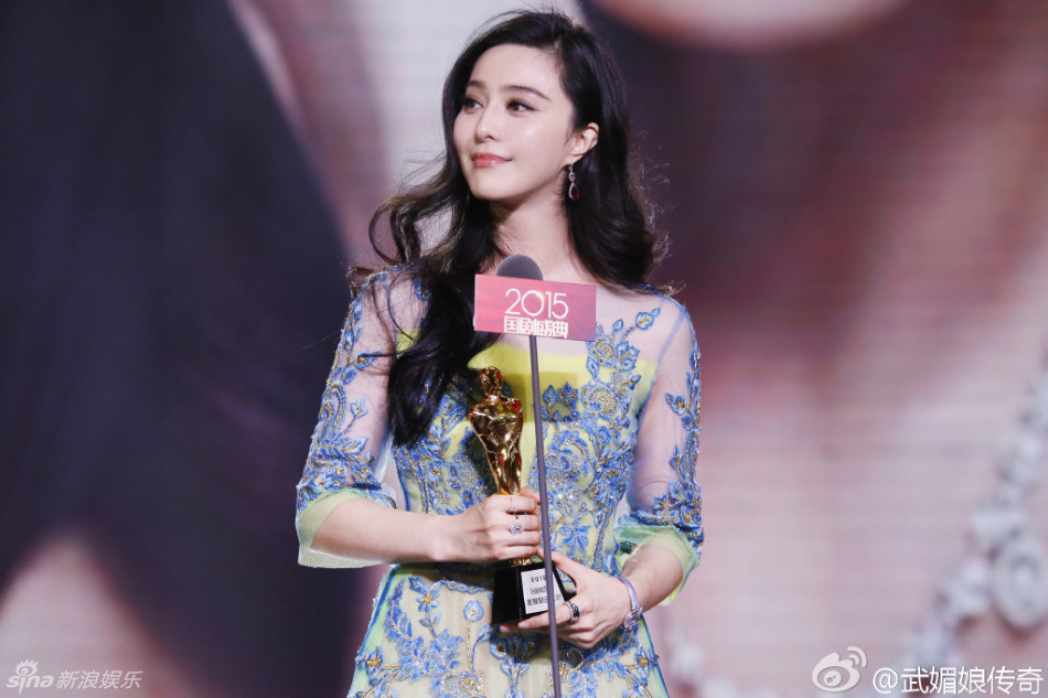 组图:国剧盛典李晨范冰冰恩爱 胡歌霍建华相拥