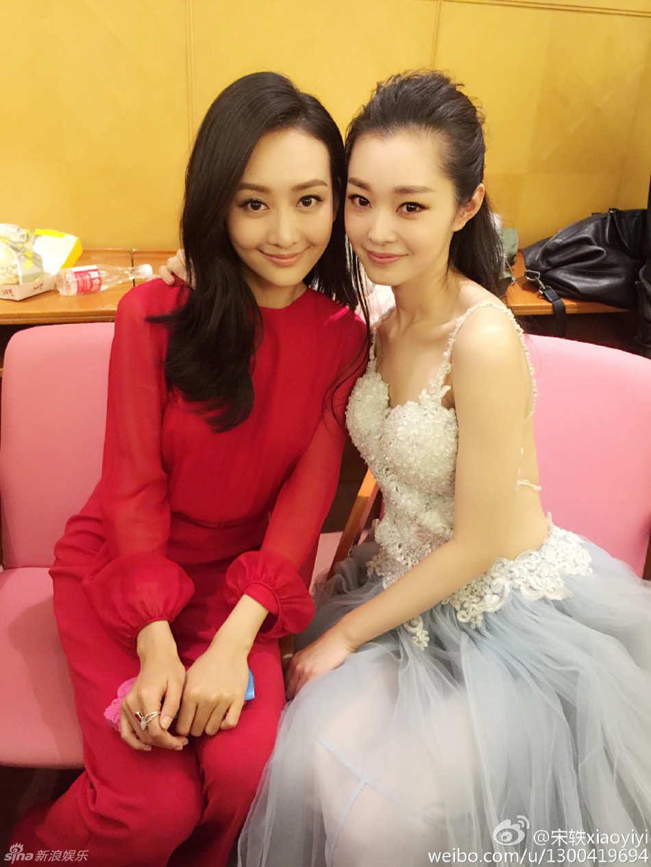 组图:国剧盛典李晨范冰冰恩爱 胡歌霍建华相拥