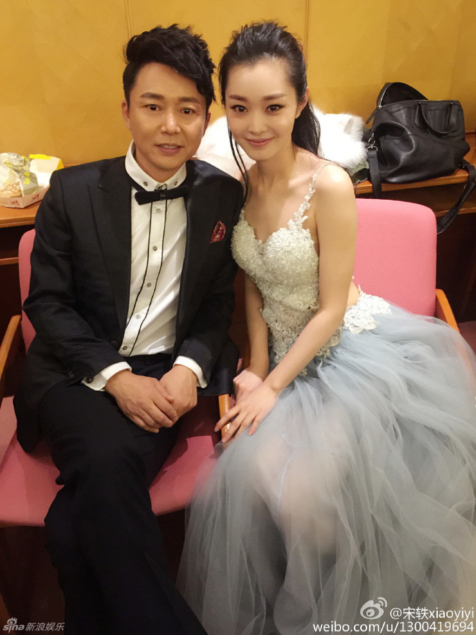 组图:国剧盛典李晨范冰冰恩爱 胡歌霍建华相拥