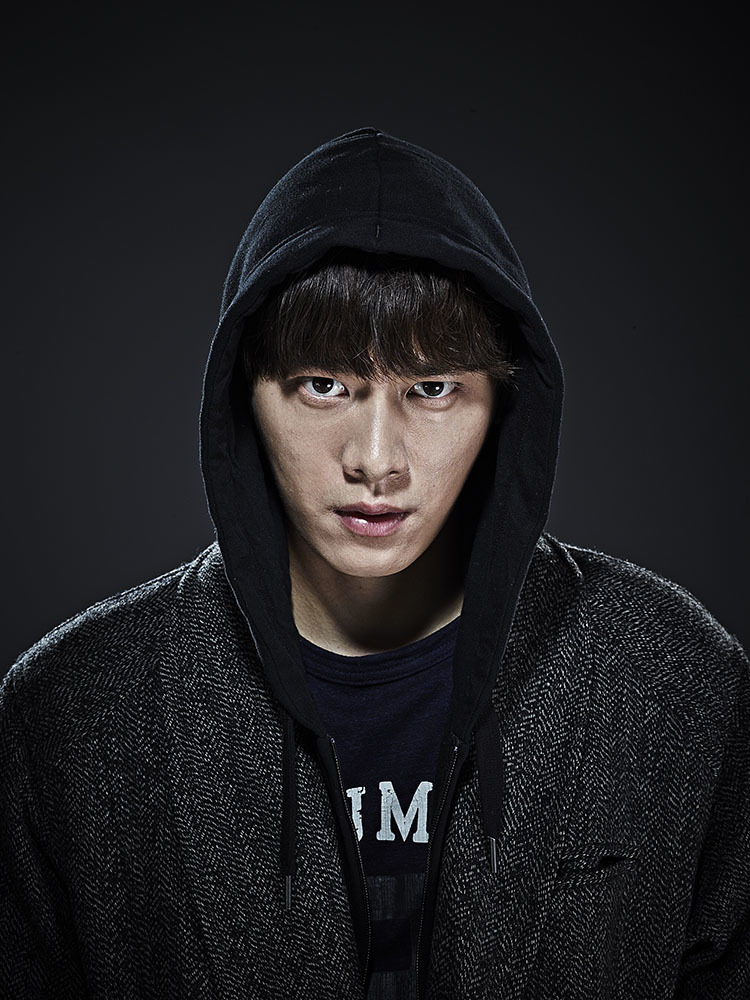 组图:李易峰圣诞大片曝光 演绎暖萌小炮儿