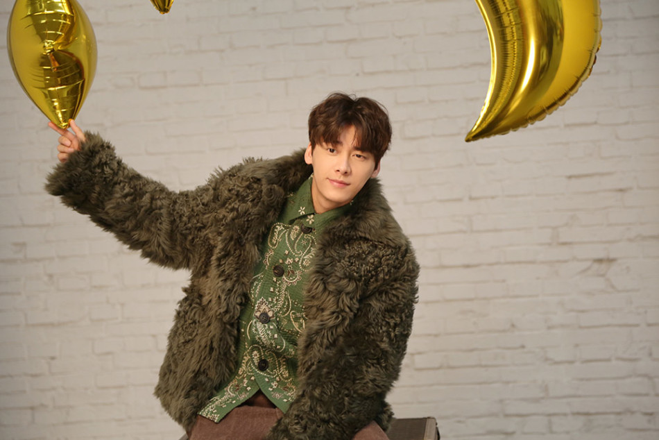 组图:李易峰圣诞大片曝光 演绎暖萌小炮儿