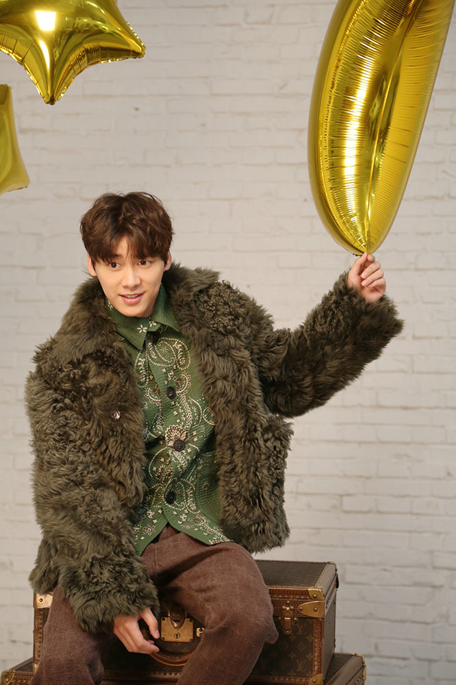 组图:李易峰圣诞大片曝光 演绎暖萌小炮儿