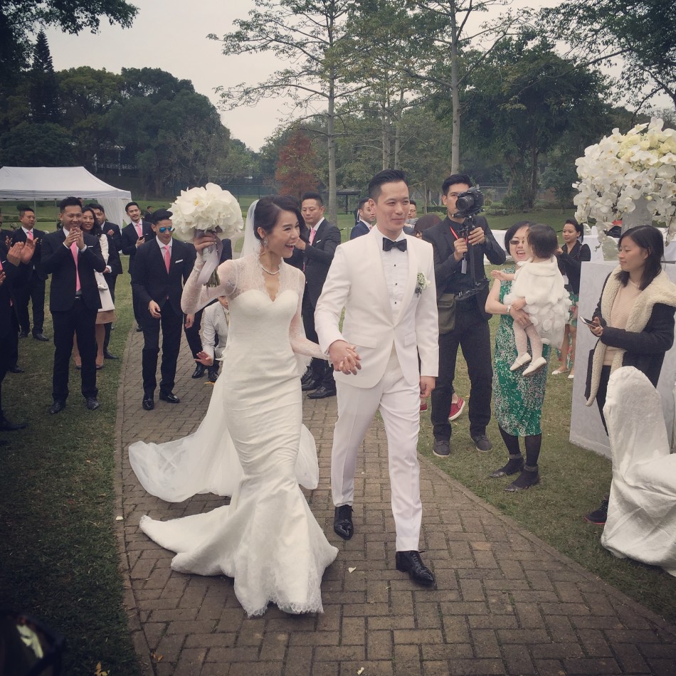婚纱接吻_动漫接吻情侣头像
