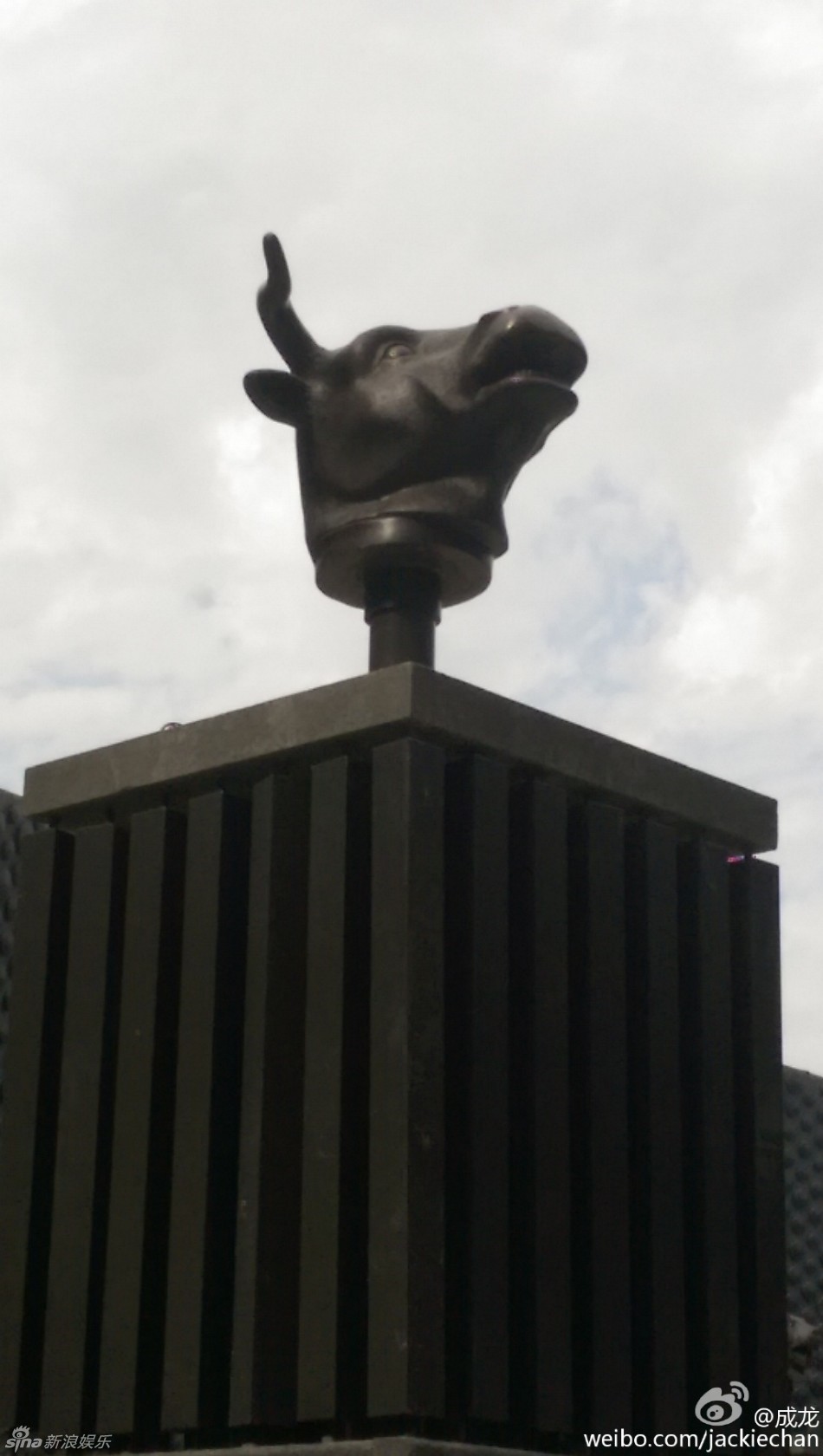 组图:台北故宫南院开馆 成龙十二生肖铜头展出