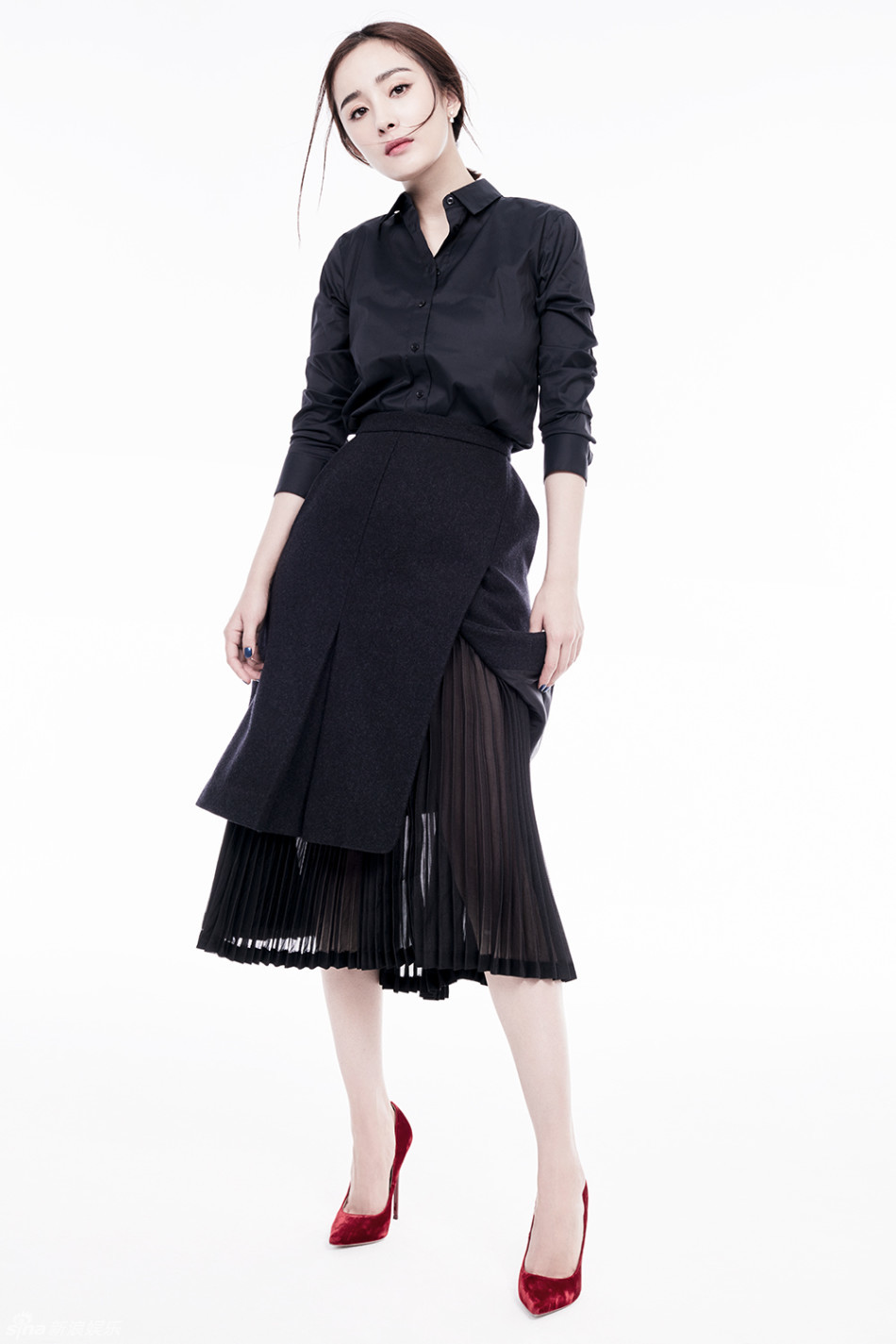 组图:杨幂最新写真曝光 中性风显利落帅气