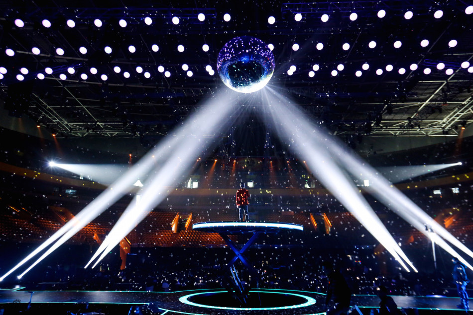 韩红现身湖南跨年彩排 坦言想签Bigbang