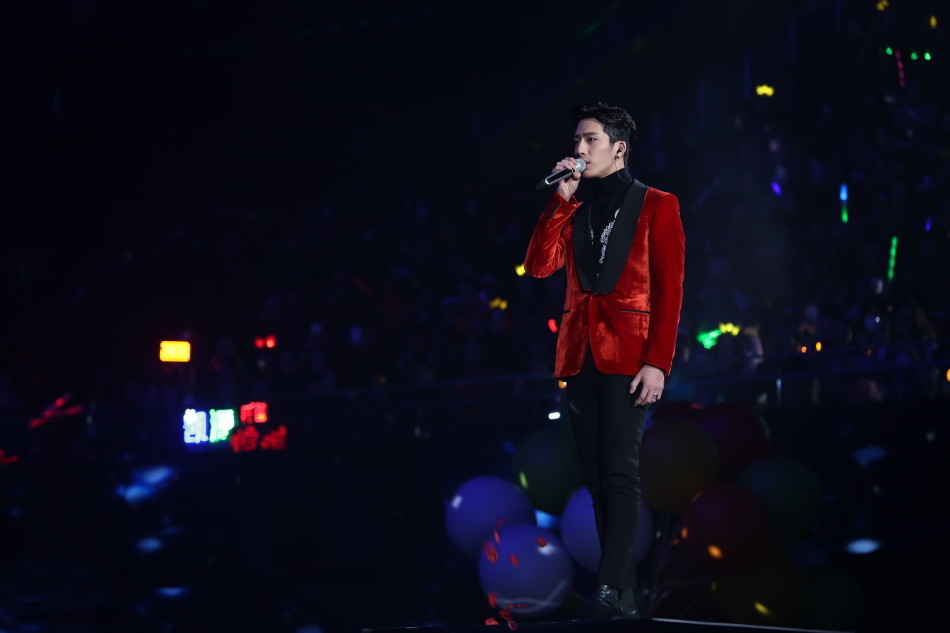 井宝致敬王菲张国荣跑调破音 微博道歉