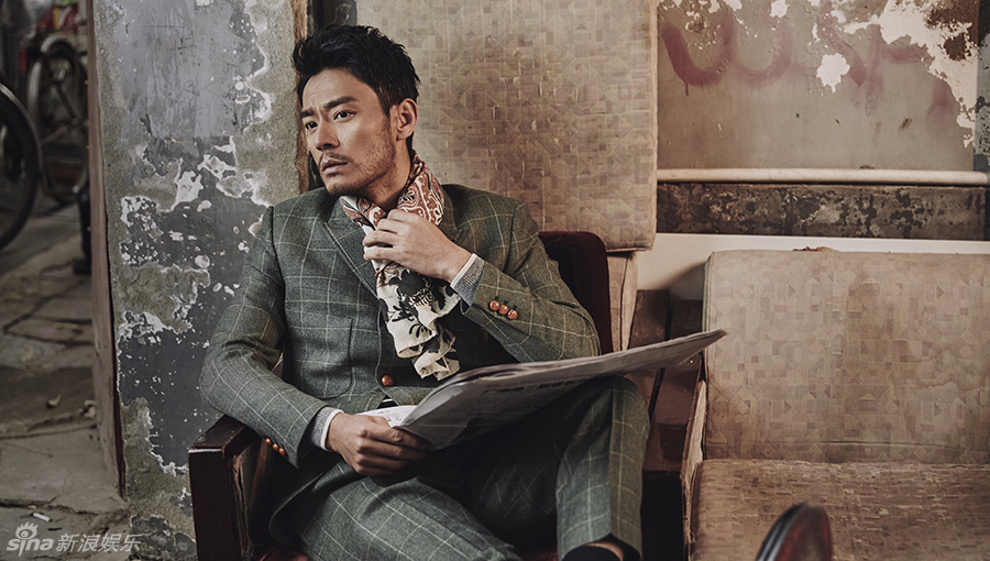 组图:李光洁新年大片曝光 穿街走巷演绎时尚