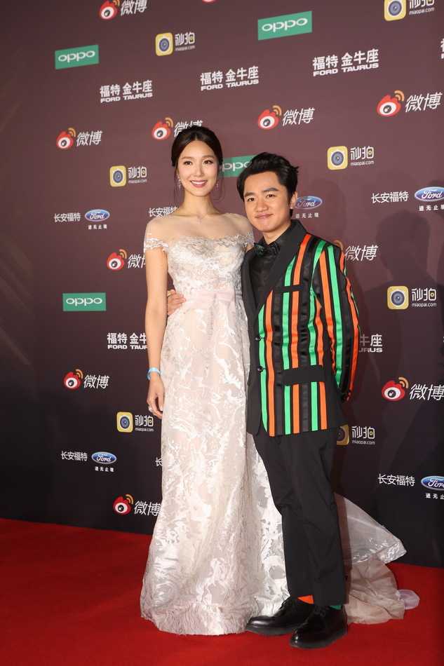 2015新浪微博之夜红毯 王祖蓝携爱妻亮相晒甜