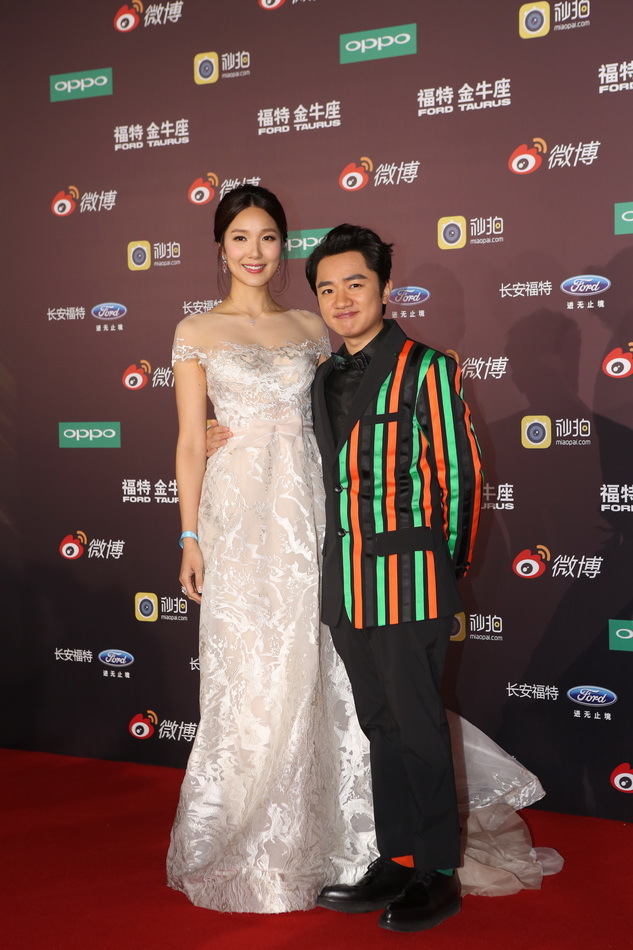 2015新浪微博之夜红毯 王祖蓝携爱妻亮相晒甜