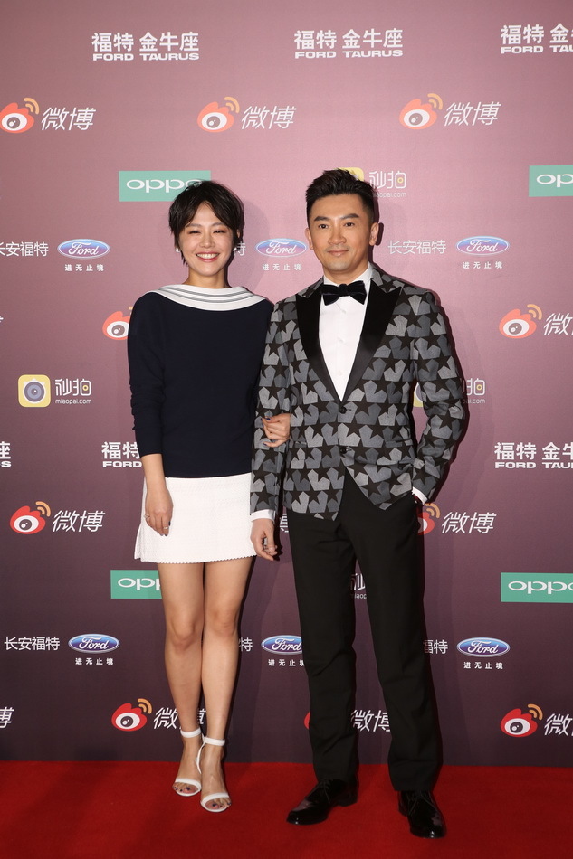 2015新浪微博之夜红毯 马思纯苏有朋牵手亮相