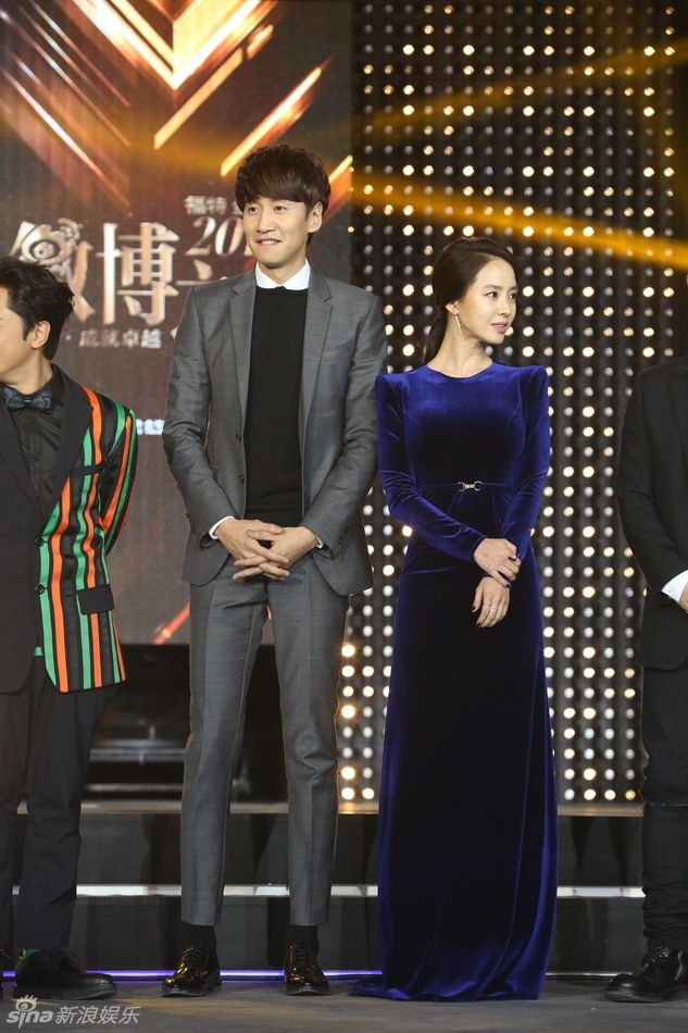 2015新浪微博之夜现场 中韩跑男团成员获得荣