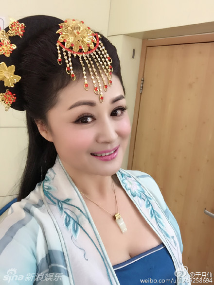 于月仙古装亮相小秀事业线