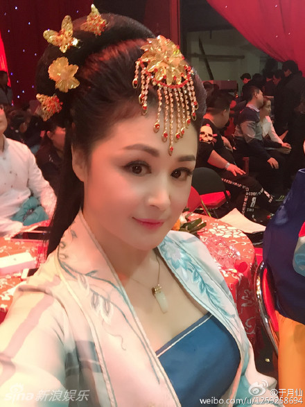 于月仙古装亮相小秀事业线