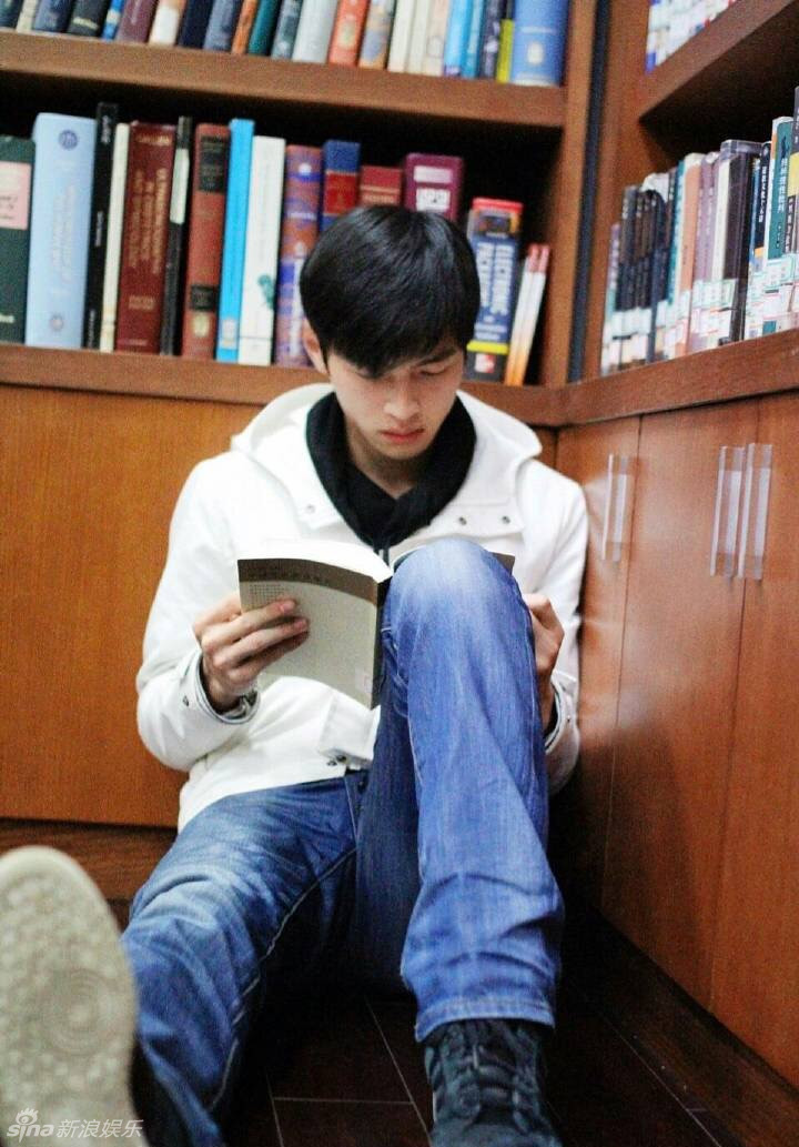 组图:《一站到底》蒲熠星走红 校草侧颜似胡歌