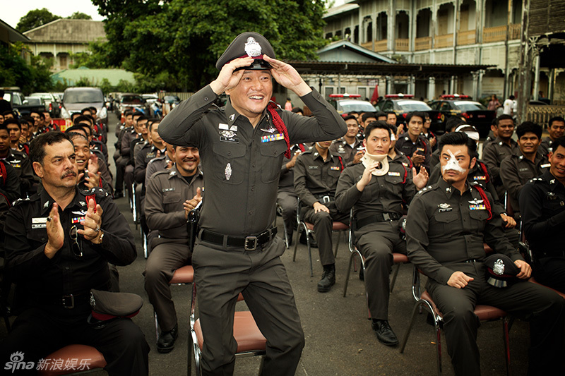 组图:坤泰肖央写真 最萌颜值差判若两人 - 娱