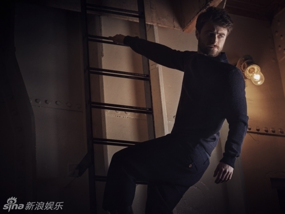 组图:"哈利"丹尼尔半裸写真 肌肉健硕胡子拉碴_高清
