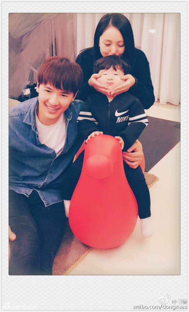 组图:实习爸妈!董璇高云翔抱萌娃 传女方怀孕