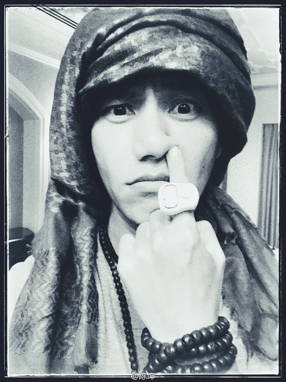 陈坤微博晒搞怪自拍 秒变阿拉伯伯伯 - 国内新