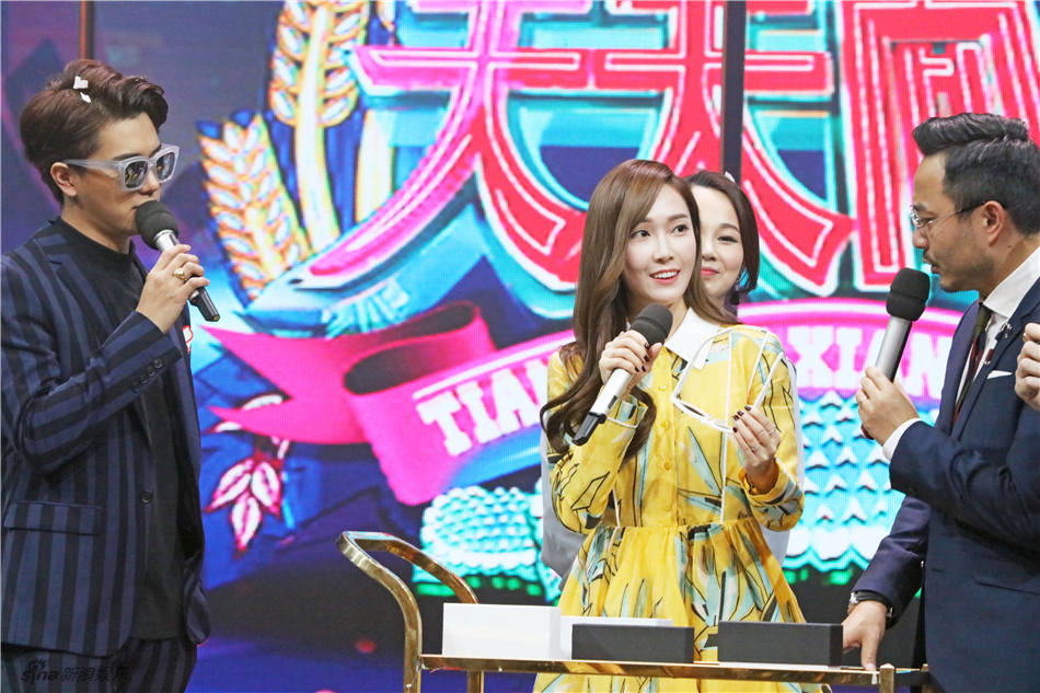 《天天》郑秀妍短裙秀美腿 与吴亦凡联系密切