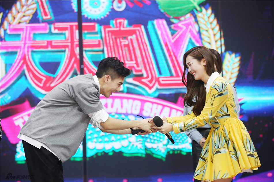 《天天》郑秀妍短裙秀美腿 与吴亦凡联系密切