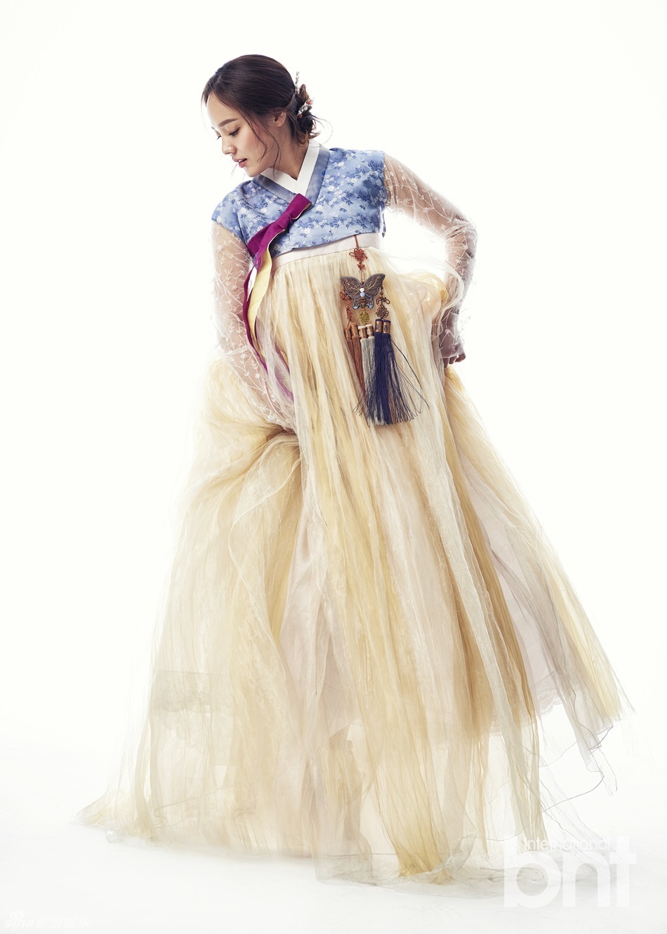 韩国美女歌手、演员金柳真