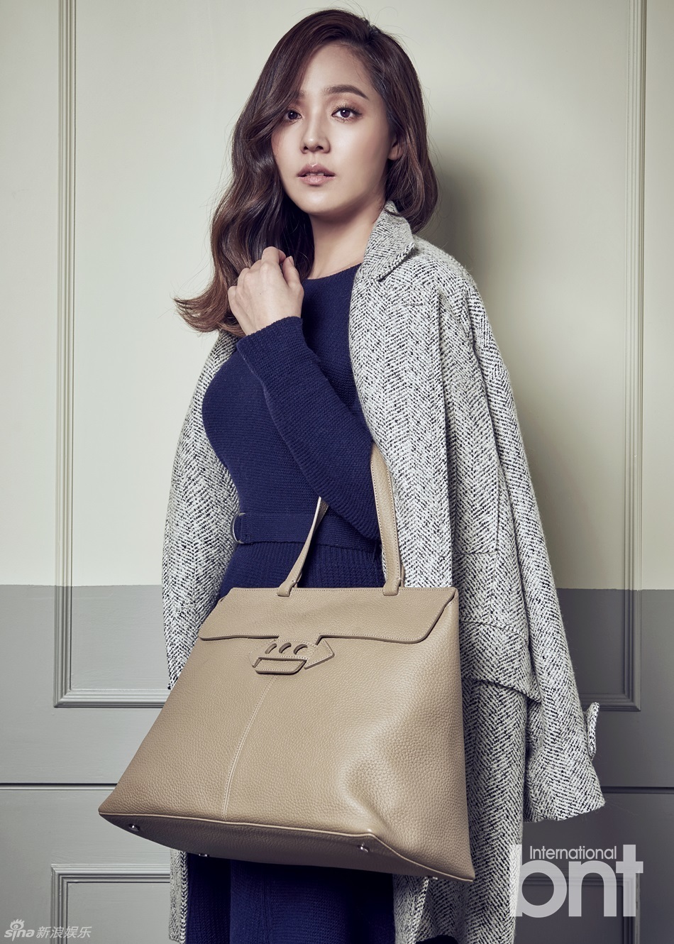 韩国美女歌手、演员金柳真