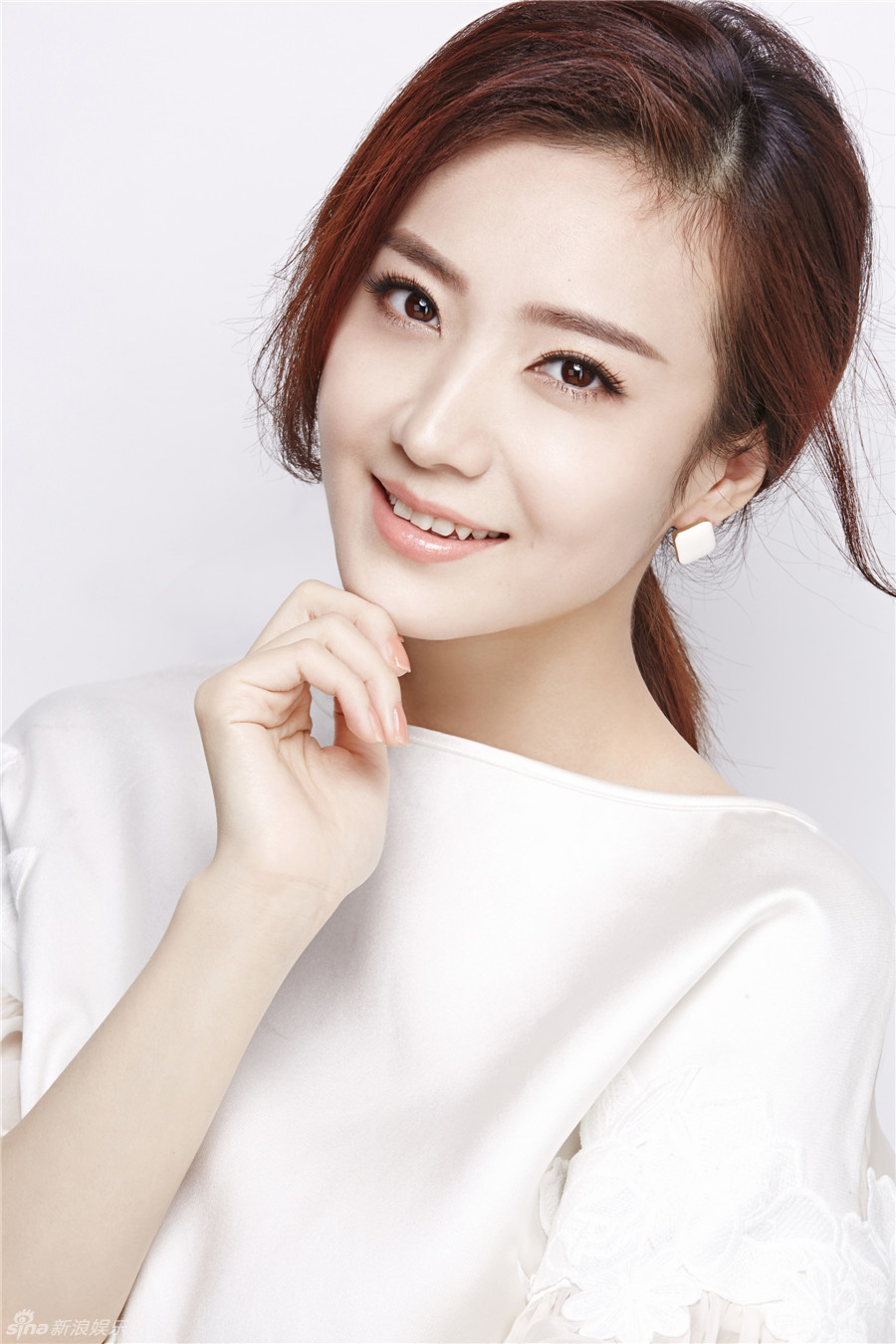 王晓新春黑白简约写真 [7P]-影视娱乐-麻辣社区