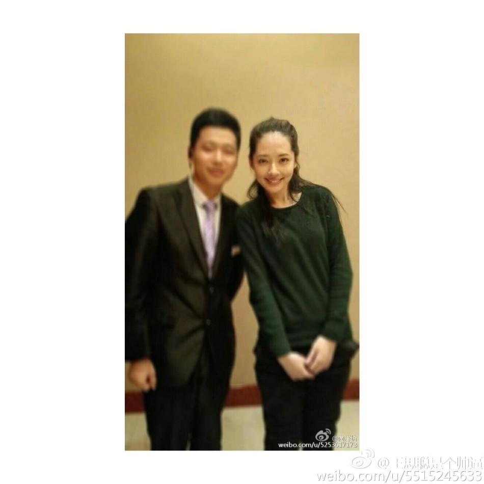 组图:国民老公同框!王思聪郭碧婷约饭