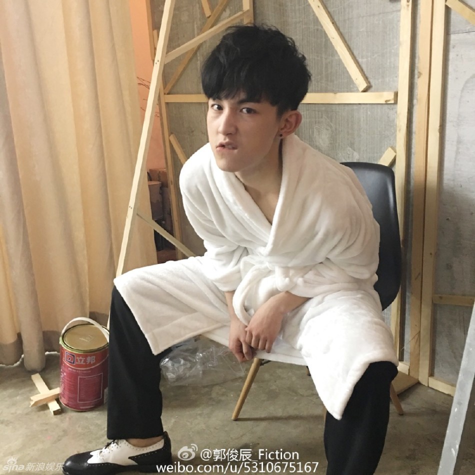 #今天我长这样#罗晋侧影帅气 盛一伦呆萌