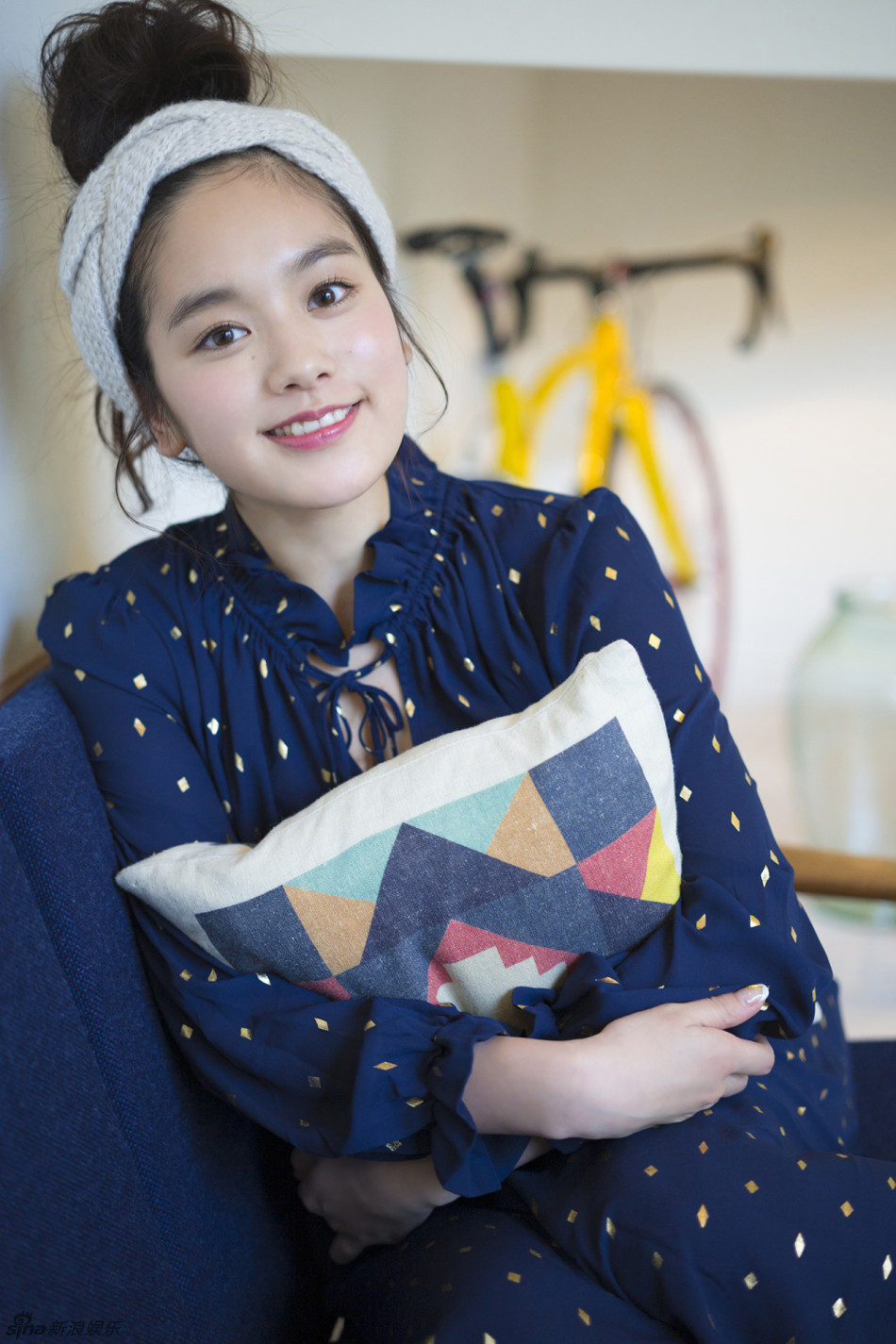 组图:女星笕美和子居家写真 肤白貌美甜笑迷人