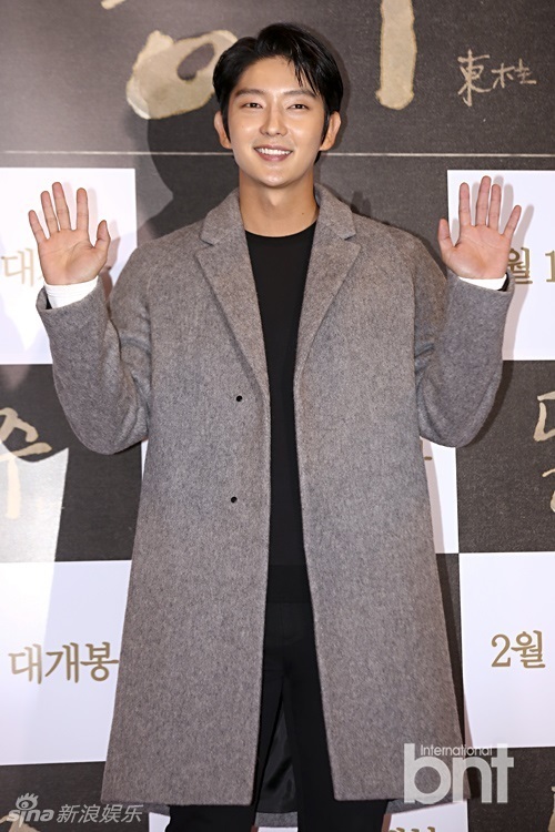 韩影《东柱》试映 李准基IU力挺姜河那 - 手机粉