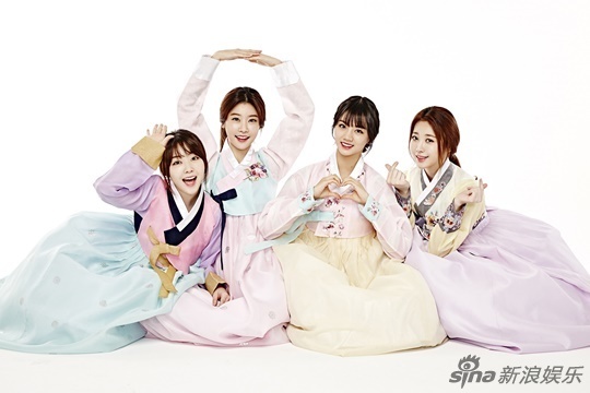 组图:朴海镇厉旭等春节送祝福 穿韩服行礼拜年