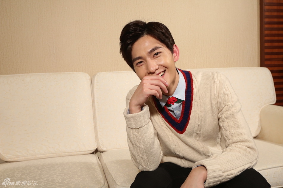 杨洋唱《父子》感动落泪 坦言父亲很严厉