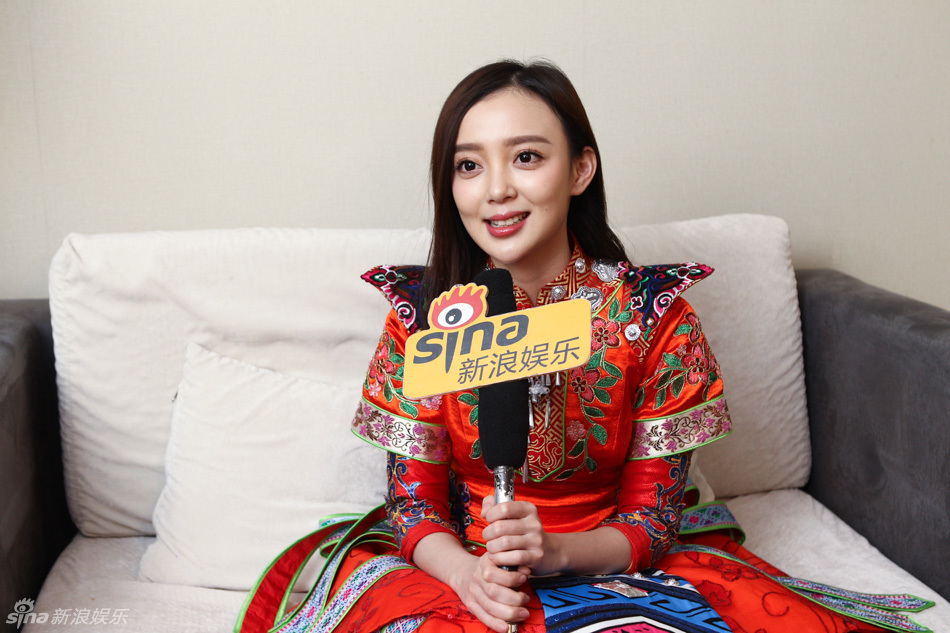 汪小敏:彩排了9次紧张抛绣球