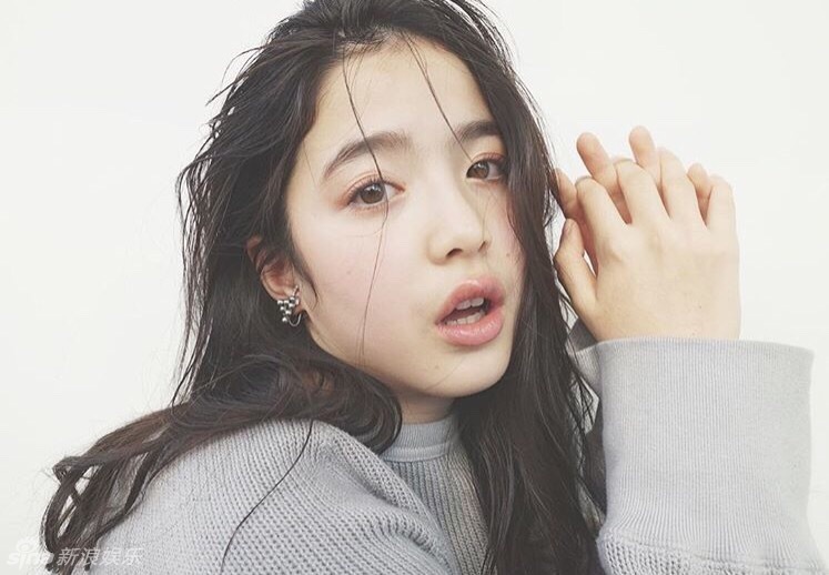 13岁 日法混血 小 模特走红  笑容甜美表情无辜(图