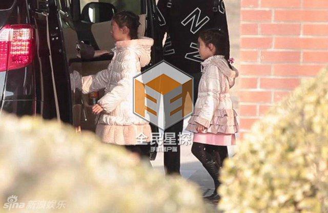 关悦带娃探班佟大为 疑似二胎女儿曝光(组图)