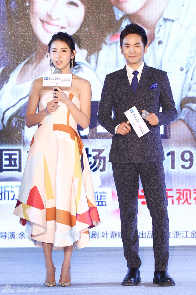 贾青,张晓龙接吻