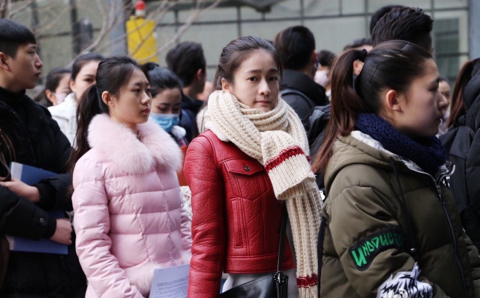 郭襄张雪迎参加艺考 素颜出镜清纯大方