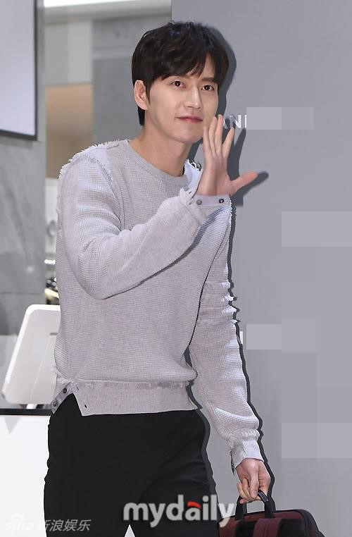 学长好帅!《奶酪陷阱》朴海镇背双肩包似学生